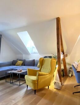 Altbaucharme: Sanierte 3-Zimmer Dachmaisonette in begehrter Lage - Stuttgart