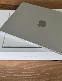 Apple MacBook Air M2 13,6”, 8gb RAM, 256gb SSD in Silber - Baesweiler