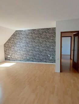 Große Dachgeschosswohnung mit Balkon - Mainaschaff