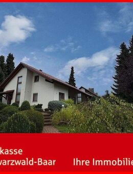 Schickes Wohnhaus mit Garage auf tollem Grundstück - Villingen-Schwenningen