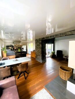 ERSINGEN - Einfamilienhaus für Individualisten mit idyllischem Garten ! - Kämpfelbach