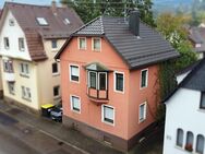 Entwicklungsfähiges Zweifamilienhaus mit Garten in zentraler Lage von Stuttgart-Hedelfingen - Stuttgart