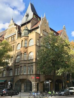 Außergewöhnlich: Große Dachgeschosswohnung mit Turmzimmer, Terrasse und Sauna - Berlin