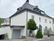 Charmante Doppelhaushälfte mit Einliegerwohnung, Garten, Pool in Meschede-Freienohl - provisionsfrei - Meschede (Kreis- und Hochschulstadt)
