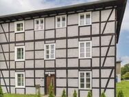 Viel Potenzial: Großes Haus mit Altbaucharme und großem Saal mit Theke und Bühne bei Stralsund - Jakobsdorf