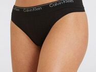 Calvin Klein Underwear T-String THONG mit CK-Logo am Bund