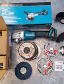 Makita DGA521 Akku Winkelschleifer, DC18RC, Power Source Kit, Trennscheiben Set und Schleifmittel - neu unbenutz in 99097