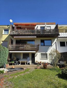 2-Familien-RMH mit jeweils 3 ZKB, Balkon nebst Garage in ruhiger Lage von Saarbrücken-Eschberg - Saarbrücken