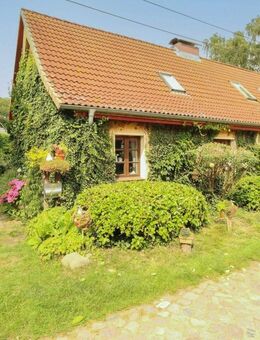 Mehrfamilien-Doppelhaus: eigene Wohnung, vermietete Einheit & Bungalow in Feldrandlage - Grammow
