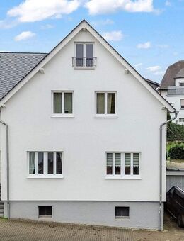 Attraktives Ein-/Zweifamilienhaus mit Wintergarten - 2015 umfangreich modernisiert - Brilon