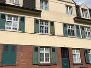 Geräumige, helle Dachgeschosswohnung in ruhiger Lage - Duisburg