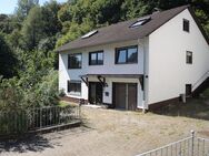 Stadtnahes Einfamilienhaus mit Einliegerwohnung und Garage in Waldrandlage - Bad Brückenau