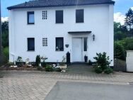 Ein Haus wie ein Überraschungsei: außen charmant, innen voller Möglichkeiten! - Altenkirchen (Westerwald)