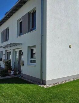 Licht. Lage. Lebensfreude – Neues, modernes Reihenendhaus in ruhiger Toplage, Terrasse, sofort bezugsfrei! - Villingen-Schwenningen