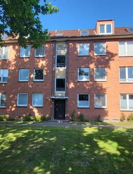 Gepflegtes MFH (11 Wohnungen + 3 Garagen) auf Erbbaugrundstück in Lübeck-St. Jürgen (Nähe Uni) - Lübeck