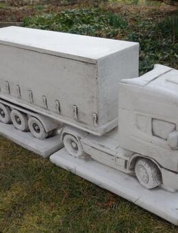 Beton - Truck Scania mit Planenauflieger Gartendeko inkl. kostenloser Anlieferung - Hergisdorf