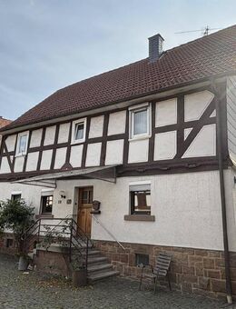 historisches Fachwerkhaus mit großzügigen Nebengebäuden in Münchhausen - Münchhausen