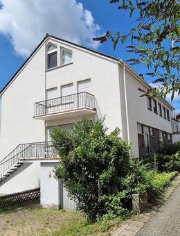 Ruhig und doch in Zentrumsnähe gelegene DHH mit Garage - Queidersbach