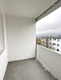 Helle, gemütliche 2-Zimmerwohnung mit Balkon, Stellplatz und Blick ins Grüne! - Niedernhausen