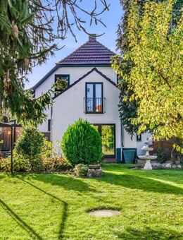 Bremen-Rönnebeck: Freistehendes Ein- bis Zweifamilienhaus in unmittelbarer Nähe zum Weserufer - Bremen