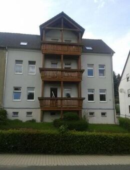 3-Familienwohnhaus mit Balkonen, Stellplätzen + Mietergarten zur Kapitalanlage - Oelsnitz (Erzgebirge)