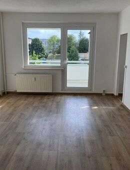 Kleine Single-Wohnung mit Wanne und großem Balkon - Oschersleben (Bode)