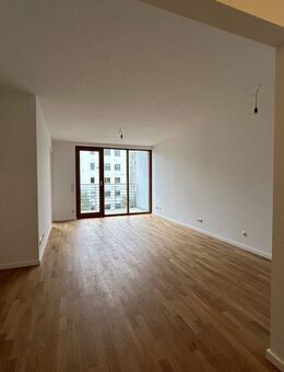 Wohngefühl auf Wunsch mit Pflege-Komfort: 2,5 Zimmer mit Balkon & Garage im Herzen von Poppenbüttel - Hamburg