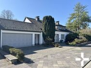 Großzügiges Villenanwesen mit Potenzial ... mit weitläufigem Garten als entspannter Rückzügsort - Mönchengladbach