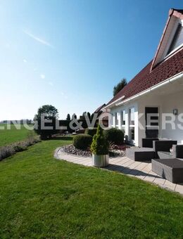 Exklusives Einfamilienhaus mit Traumgarten und unverbaubarem Blick ins Grüne - Schwebheim