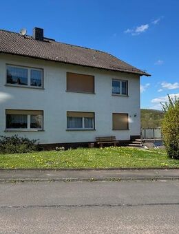 "Renditeobjekt" - klassisches Zwei-/Dreifamilienhaus mit ELW im UG, als "Geldanlage", sehr guter Zustand, 2 Garagen, Garten, Balkone - Waldkappel
