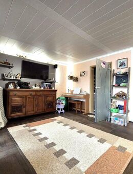 **Lichtdurchflutete Wohnung mit 4 Zimmern, Kamin und Balkon - ideal für Familien** - Waldkraiburg