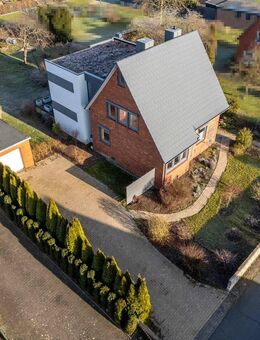 Saniertes Einfamilienhaus mit Anbau und großem Garten in Adendorf - Adendorf