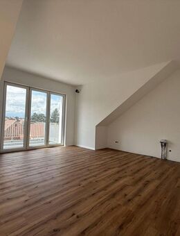 Erstbezug nach Kernsanierung! 3-Zi-Dachgeschosswohnung mit Balkon & Stellplatz - Friesenheim (Baden-Württemberg)