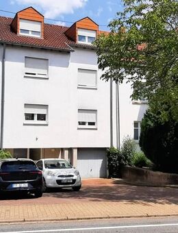 Kapitalanlage mit Potenzial: Gepflegtes Dreifamilienhaus in guter Lage von Rehlingen - Rehlingen-Siersburg