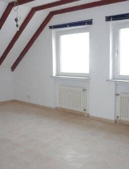 Zentrale Lage! Großzügig geschnittenes Dachgeschoss-Apartment, in guter Lage. - Leverkusen