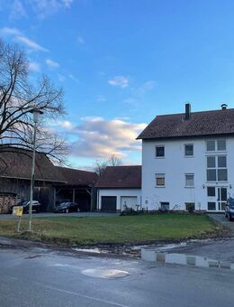Großzügiges Einfamilienhaus mit Einliegerwohnung und 3 Garagen in Burglengenfeld - Burglengenfeld