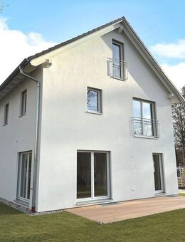 Familienfreundliche Doppelhaushälfte (KFW 40) in Baldham - großzügiger Garten & sofort bezugsfrei - Vaterstetten