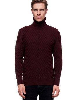 Rusty Neal Rollkragenpullover in stilvollem Feinstrick