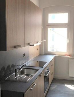 Helle 3 Zimmerwohnung mit Einbauküche und Gartenbenutzung - Zwickau