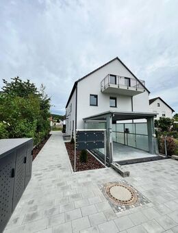 Mit KfW-Förderung i. H. v. € 26.500,-- - 2-Zimmer-Wohnung im DG mit Balkon - Regensburg
