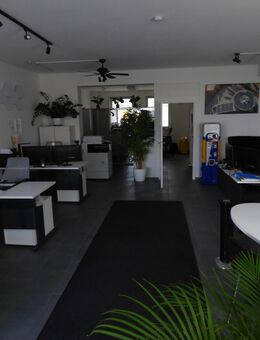 Hübsche Laden-/Gewerbeeinheit in 1 A Lage mit großen Schaufenstern! - Eckental