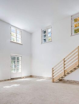 Wohnen am Nymphenburger Schloss: Exklusive Altbauvilla für höchste Ansprüche - München