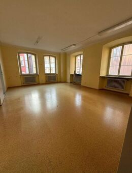 Großzügige 6-Zimmer-Wohnung mit viel Platz direkt am Marktplatz von Ellwangen - Ellwangen (Jagst)