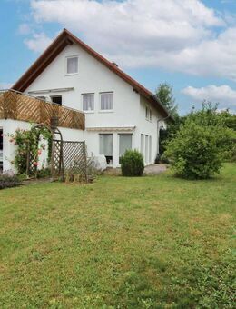 Wohnhaus mit 2 Einheiten und Top-Ausbaupotential + großer Garten und Terrasse - Fluorn-Winzeln