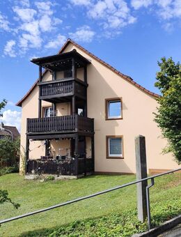 RESERVIERT - Mehrfamilienhaus mit 5 Garagen in 95326 Kulmbach-Metzdorf - Kulmbach