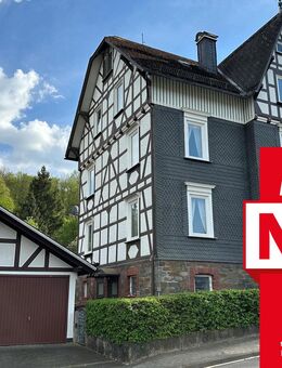 Immobilie mit großzügiger Wohnfläche im Stil eines Mehrgenerationenhauses - Bad Laasphe