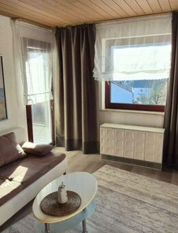 Charmante komplett möblierte 2,5-Zimmer-Wohnung mit Balkon in Oberkochen - Oberkochen