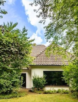 Ein Haus, das auf neue Ideen wartet - mit viel Platz und grünem Umfeld - Bremen