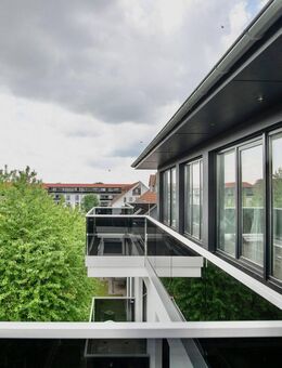 Erstbezug: Exklusives Penthouse mit umlaufender Dachterrasse 'Wohntraum Grüner Bogen' - Leipzig