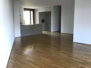 Wohnung mit 3 Zimmern, 2 Balkonen und Wohn-Essbereich, zentral am Riedberg - Frankfurt (Main)